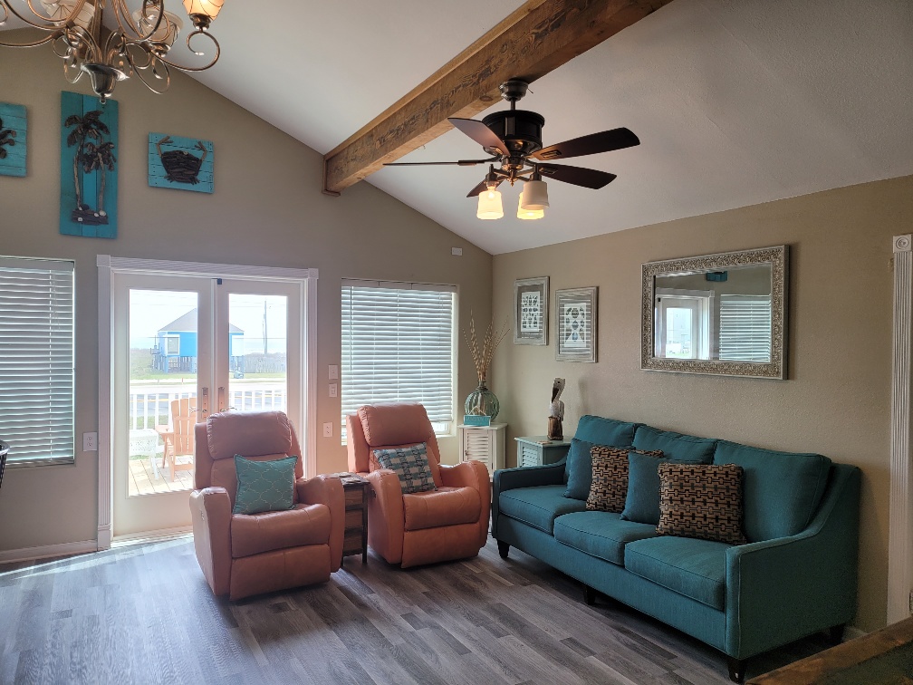 Cottage by the Sea in Terramar Beach Team Mamo Realty, Inc.