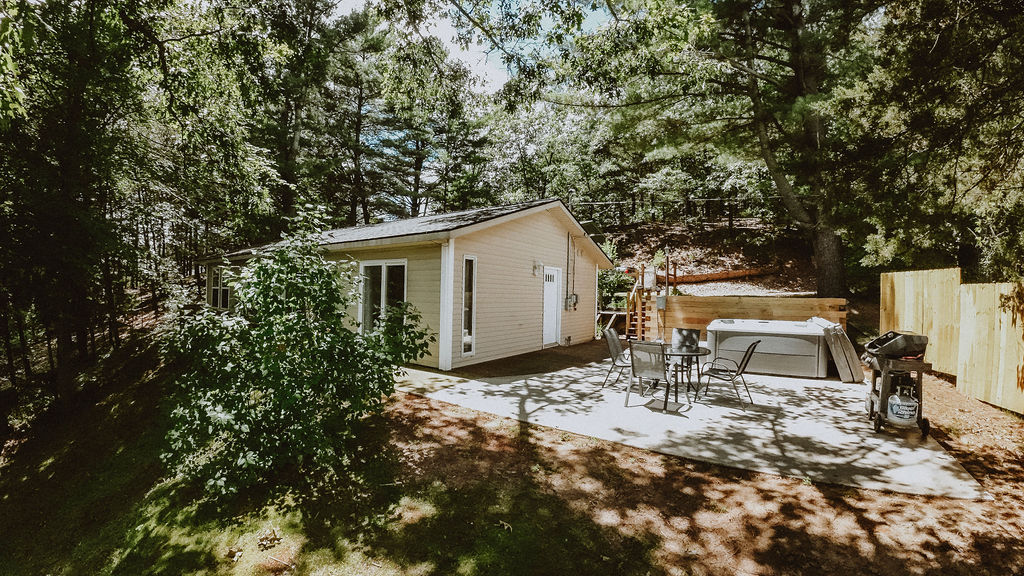Deck, sitting area and grill