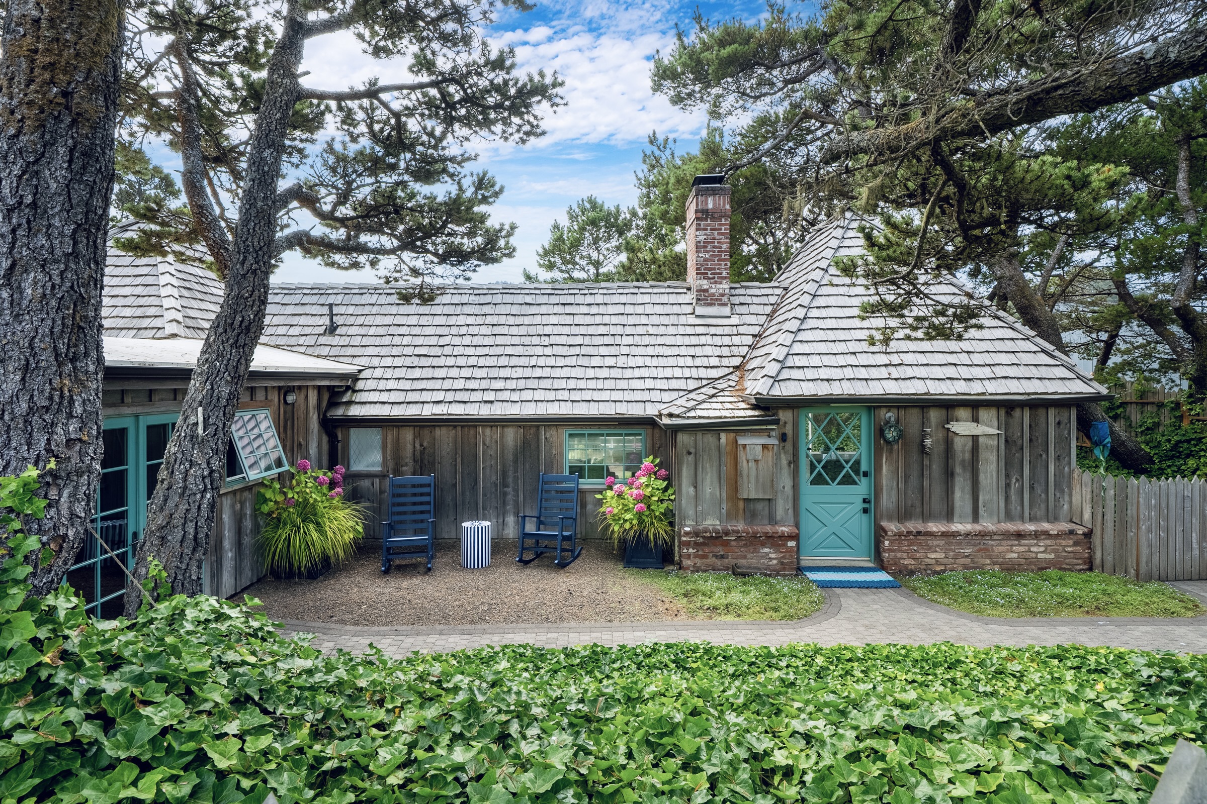 QUINTESSENTIAL 1920s COTTAGE LOCATED AT THE END OF BREAKERS AVENUE IN NESKOWIN VILLAGE