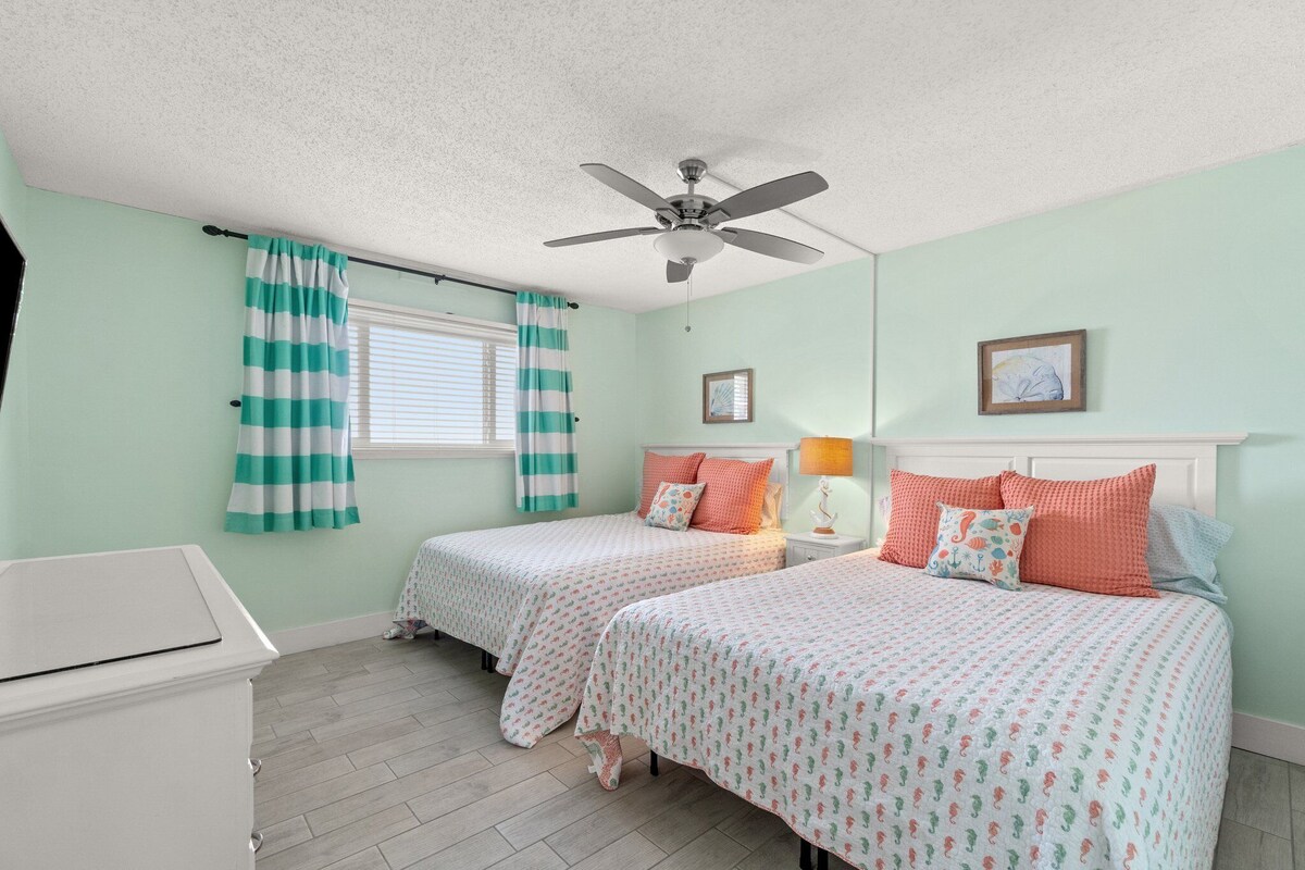 2 Queen Beds in the large 2nd room
