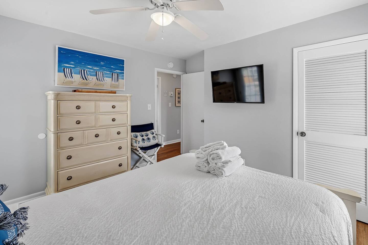 Queen room