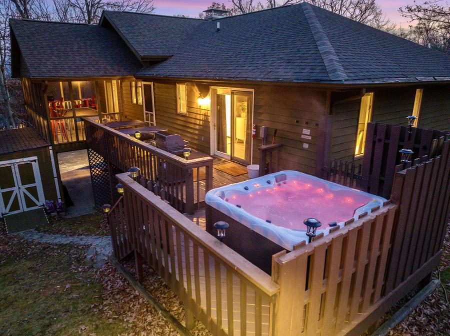 The Pleasant Pause hot tub at dusk