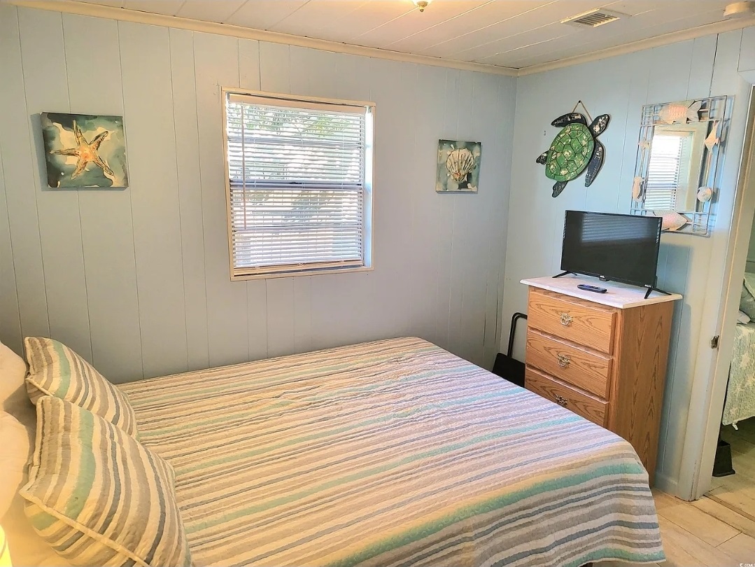 Primary Bedroom - Queen