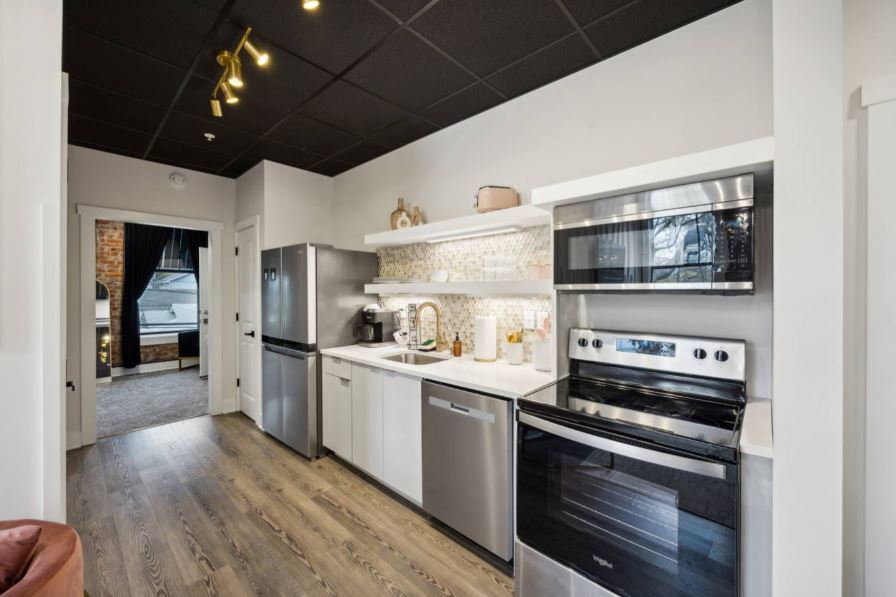 Kentucky Oaks Suite Kitchen Area