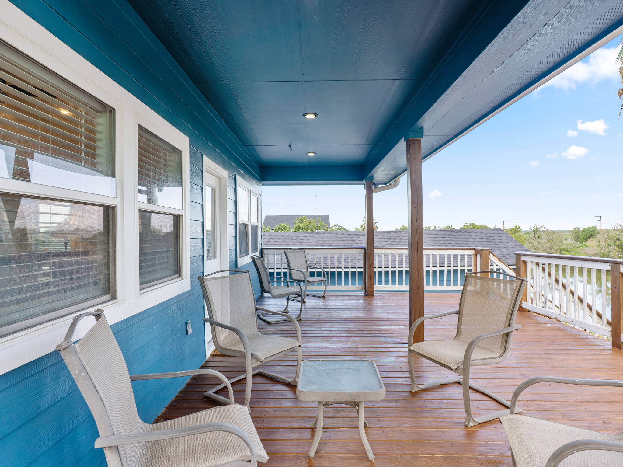 Upper deck sitting area.