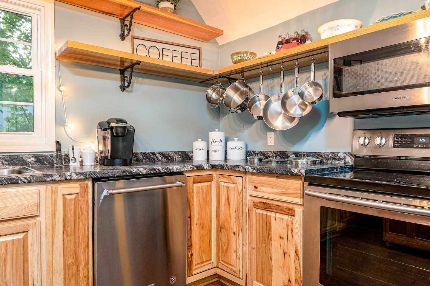 Keurig and fully equipped kitchen