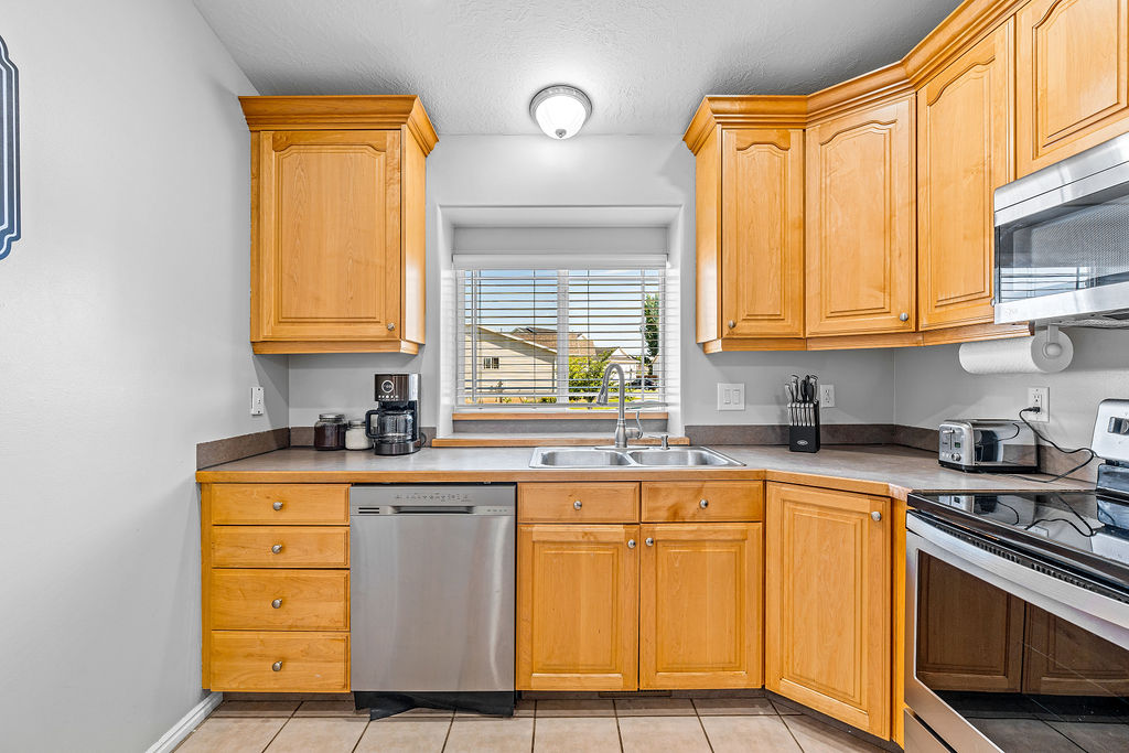 Three drawer dishwasher