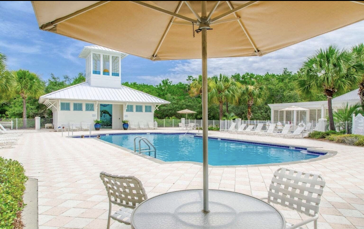 Bellevue Pool~ heated seasonally