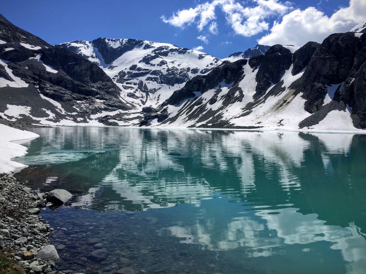 Wedge Mtn is one of our top 5 favourite trail hikes in Whistler. Stay with Best Whistler Rentals & experience these jaw-dropping views 
