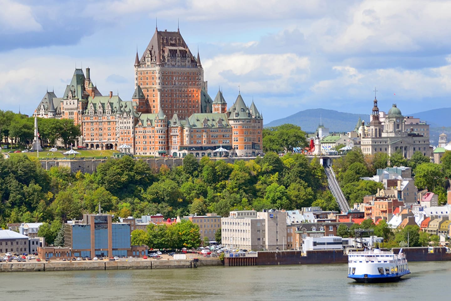 L'impressionnant Château Frontenac, situé à moins de 2KM de notre condo !