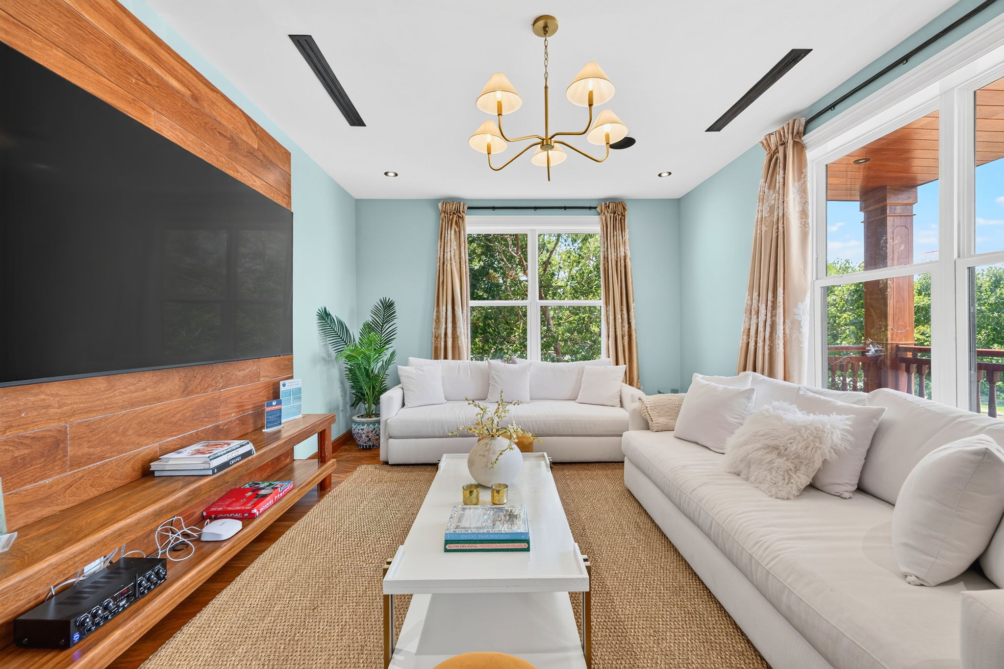 2nd Floor Living Room | Rosewood Retreat | 2605 Palm Blvd, Isle of Palms, SC | IOP Escapes