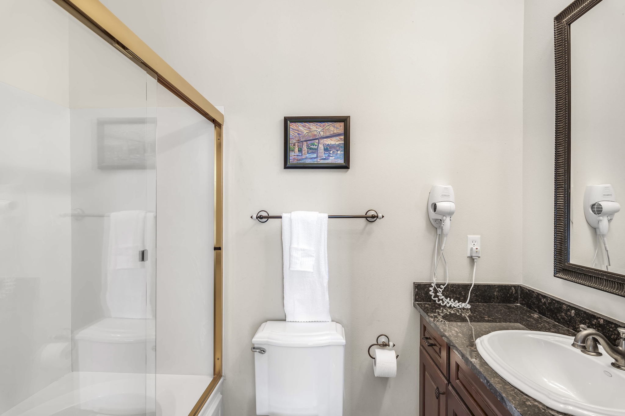 Ensuite Bath 1