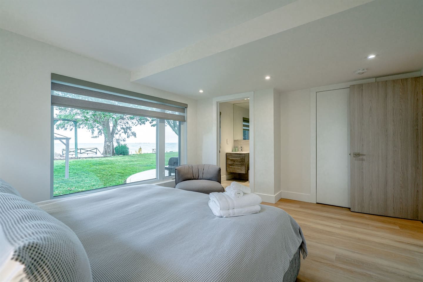 Master With Beautiful View Of Lake