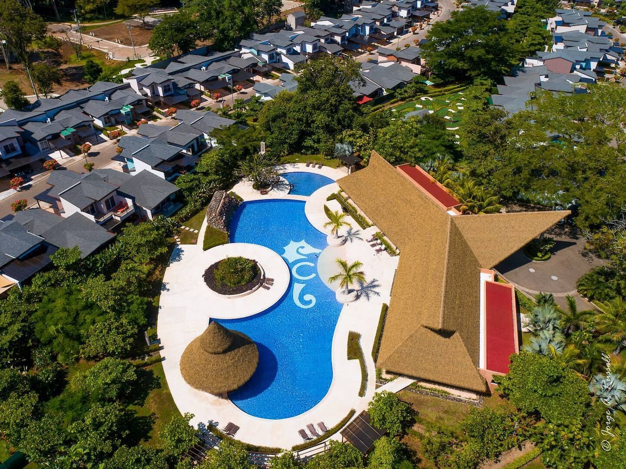 Large community complex with 24 hour security and an abundance of amenities