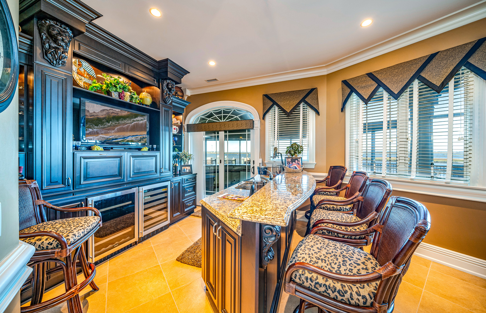Built-in Entertainment Bar