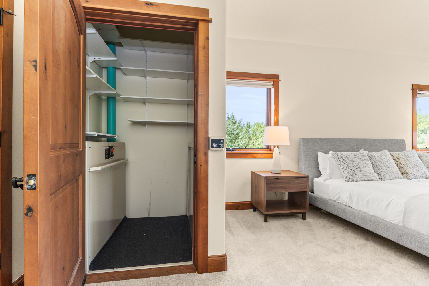 Upstairs Master King  Bedroom#3 | Owner Closet