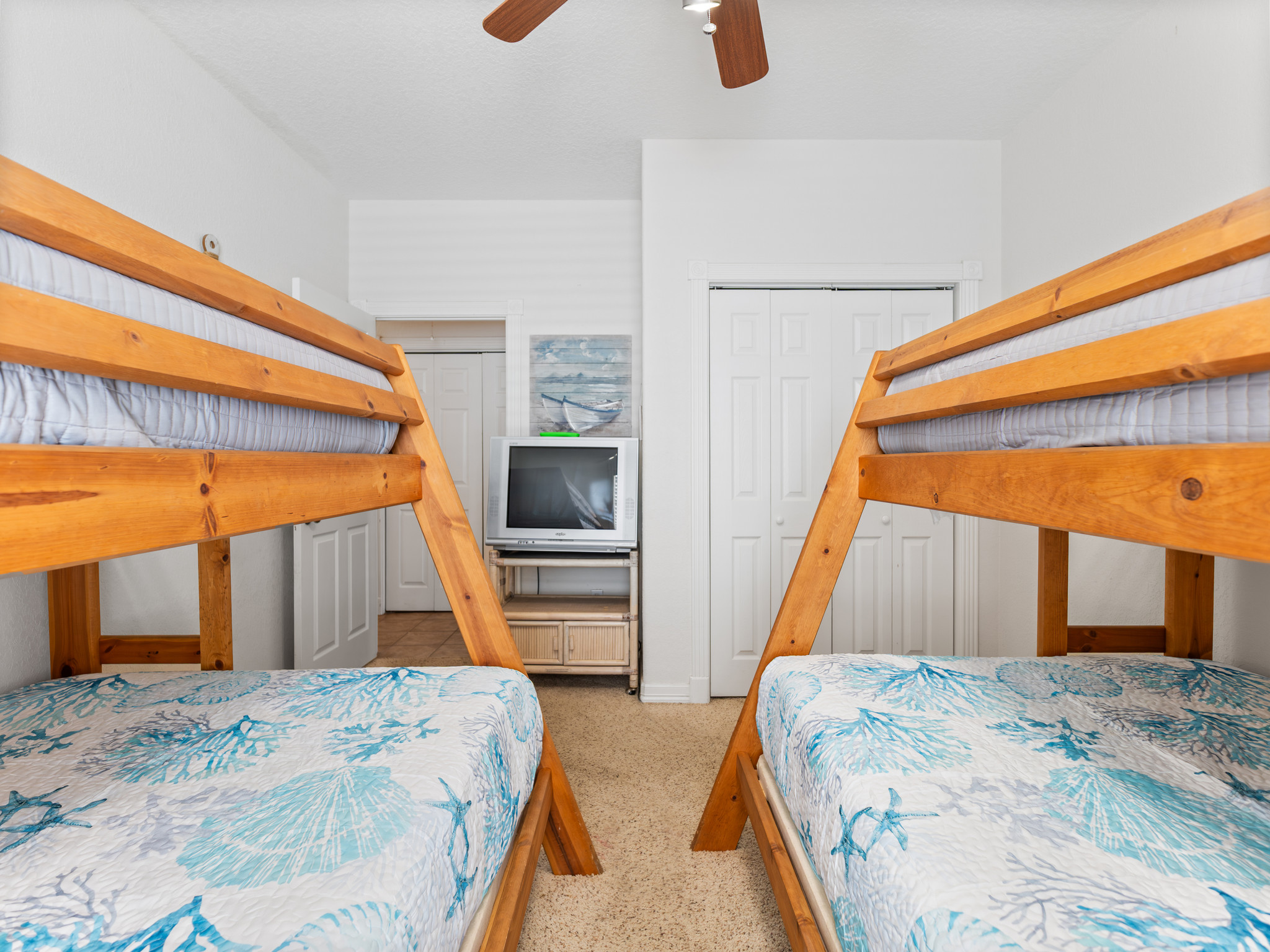 Bunk room - 2 twin over full size bunk beds