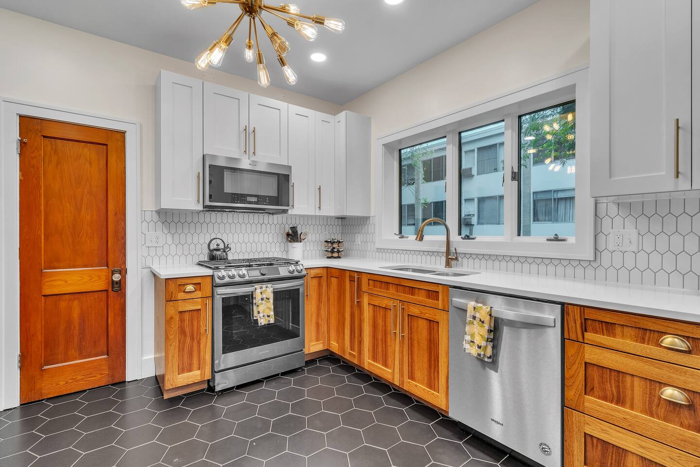 Brand New Kitchen!, Modern design, Premium appliances. Fully Stocked