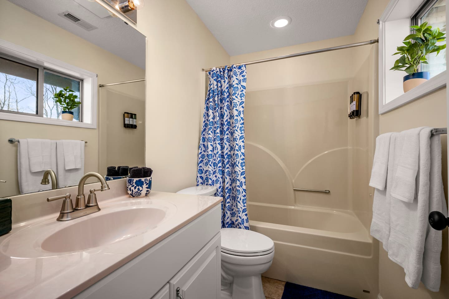 Full bathroom #2
