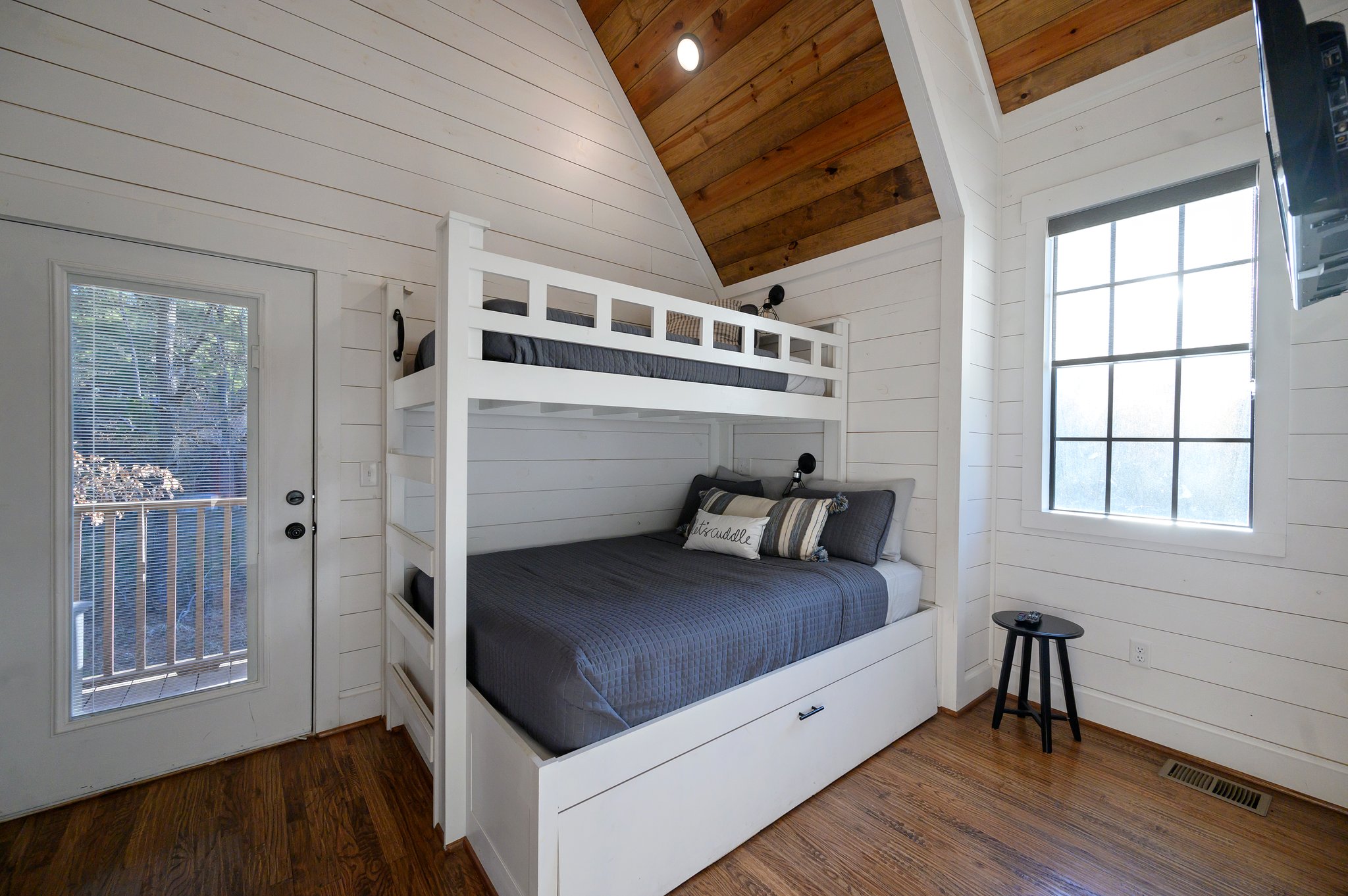 Queen and Twin Bedroom