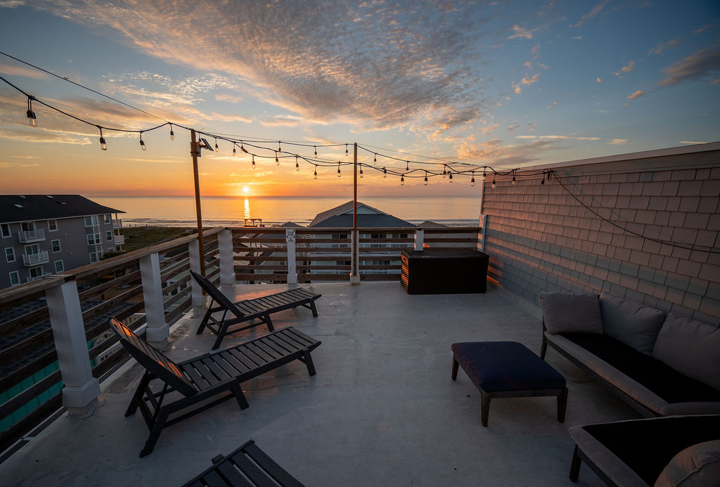 Welcome to Rooftop Sunrise to Sunset!