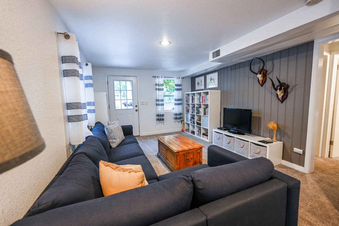 Walkout basement that opens onto patio and outdoor kitchen space