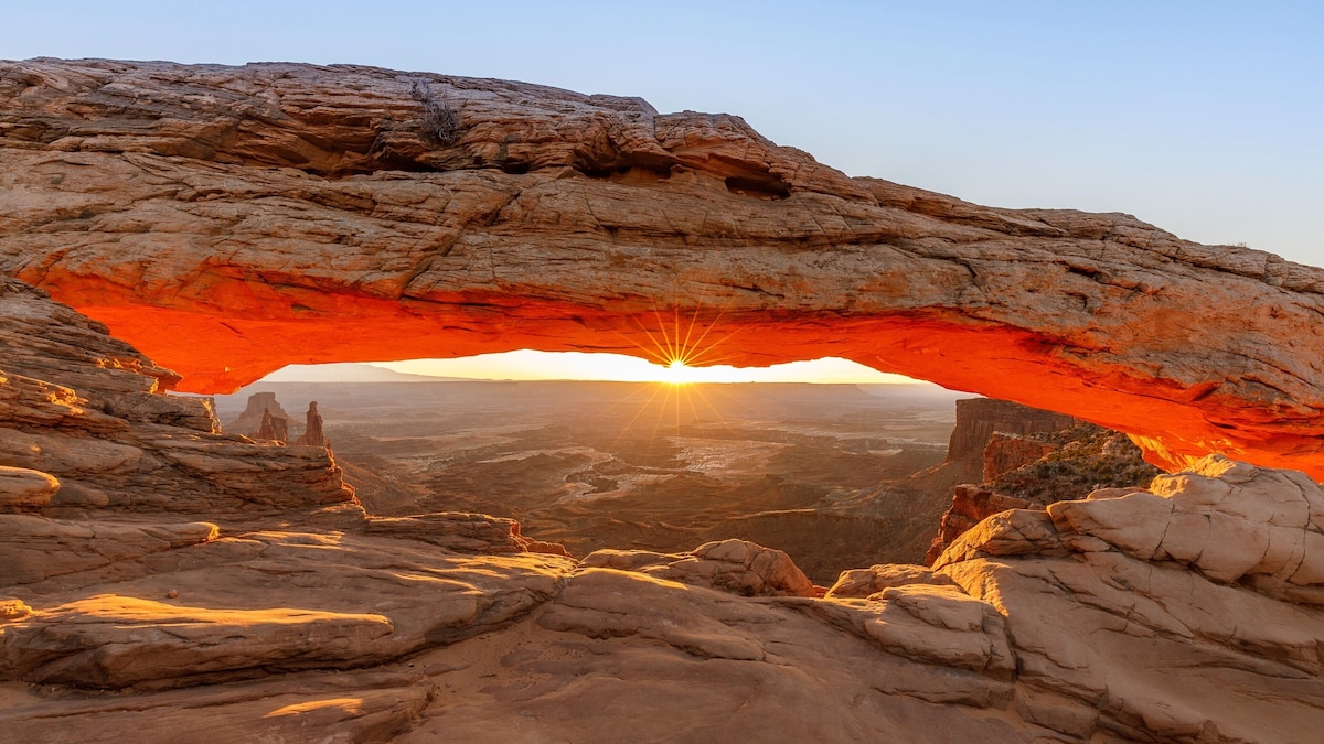 Mesa Arch at sunrise in Canyonlands National Park