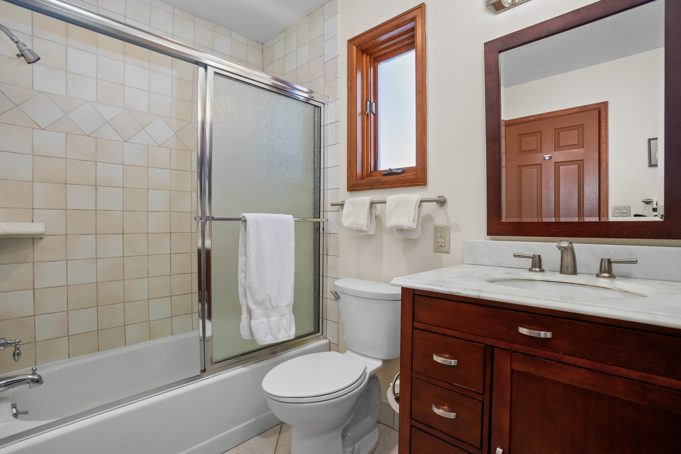 Ground Level - Bathroom 2 - Shower and Tub