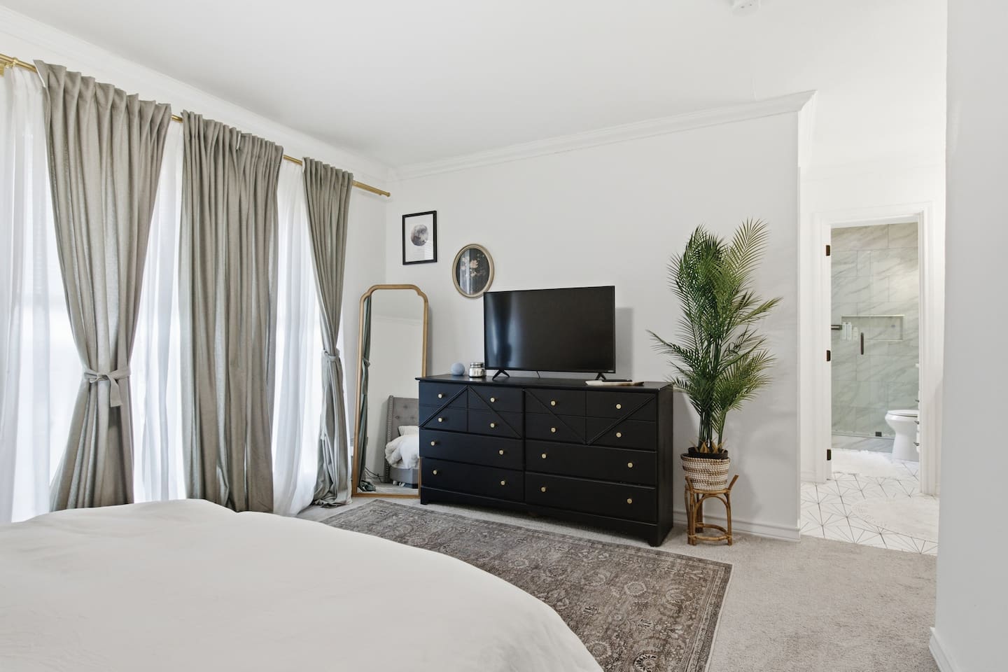 Primary bedroom with Smart TV, dresser storage, fast WiFi, and room darkening shades for a peaceful stay.