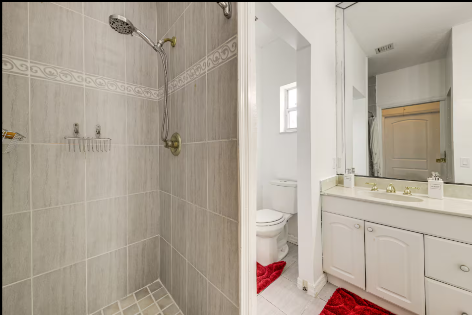 Full Bathroom | 1st Floor
