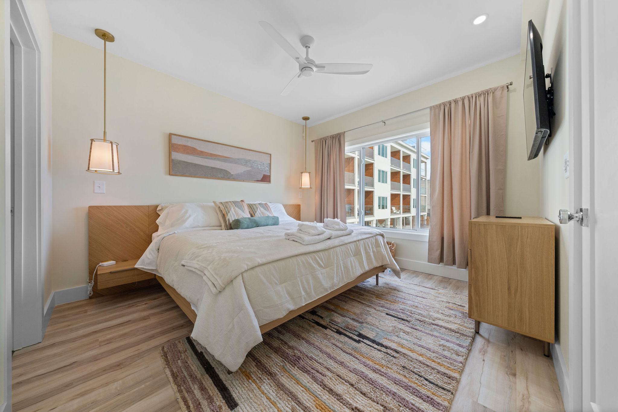 Enjoy a night of sleep - Bedroom 1 (King Bed)