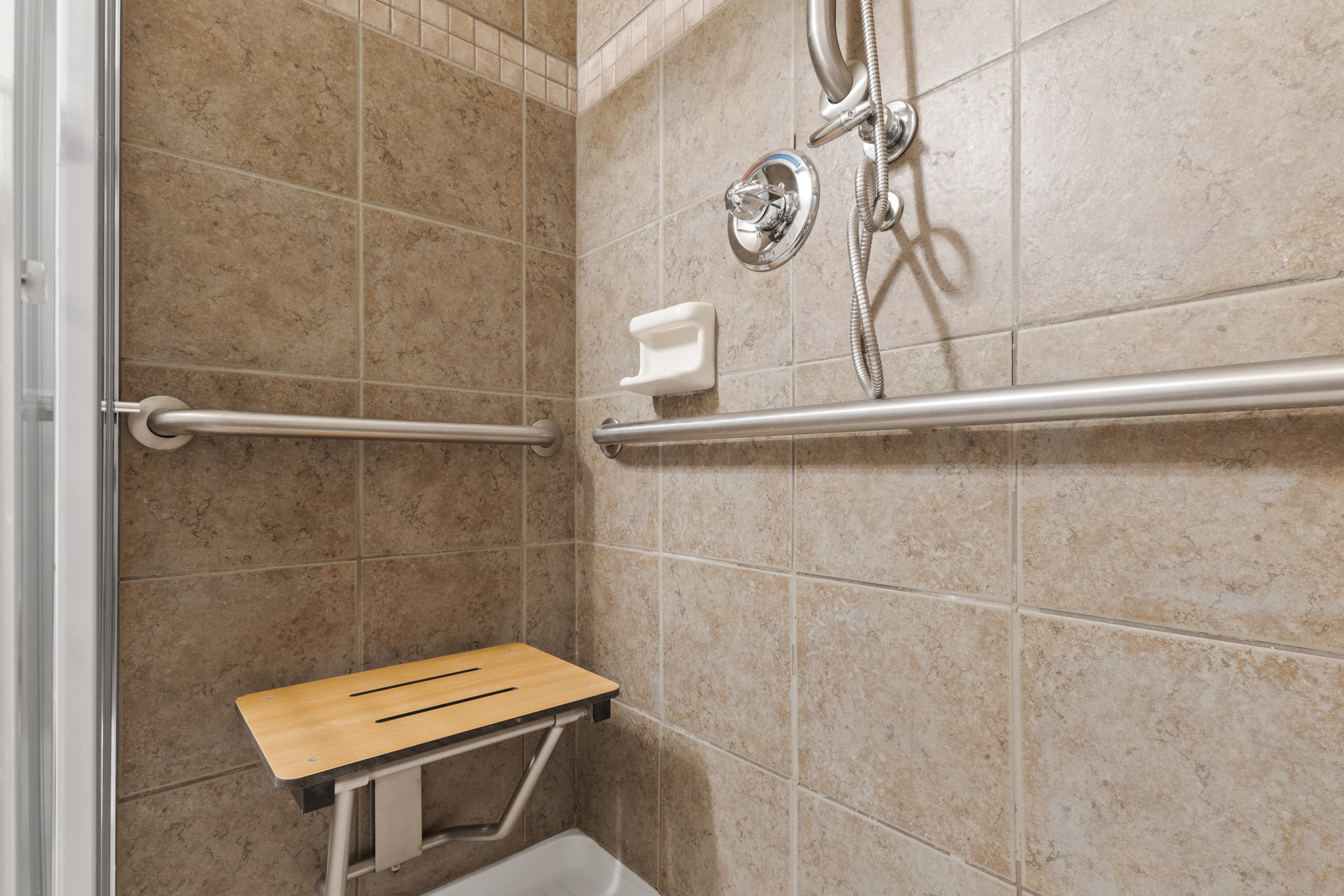 Ensuite Bathroom 1 Shower Seat