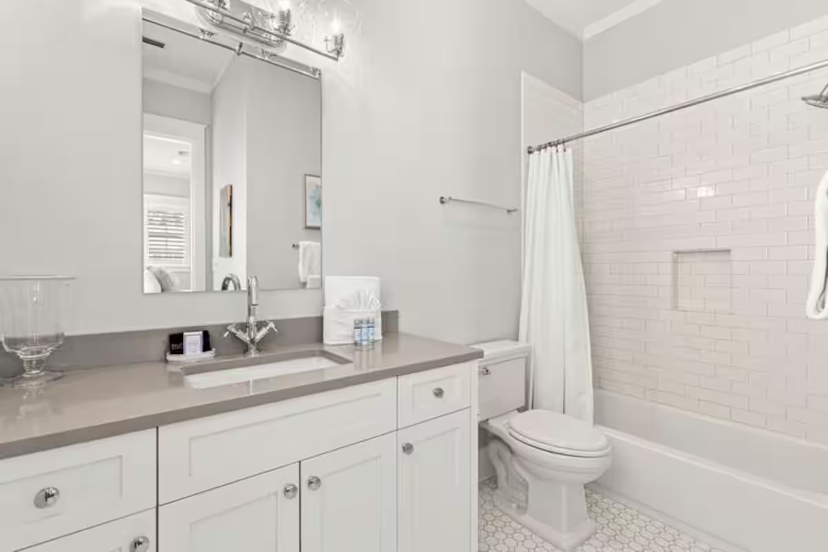 Private Bath for King Suite 2