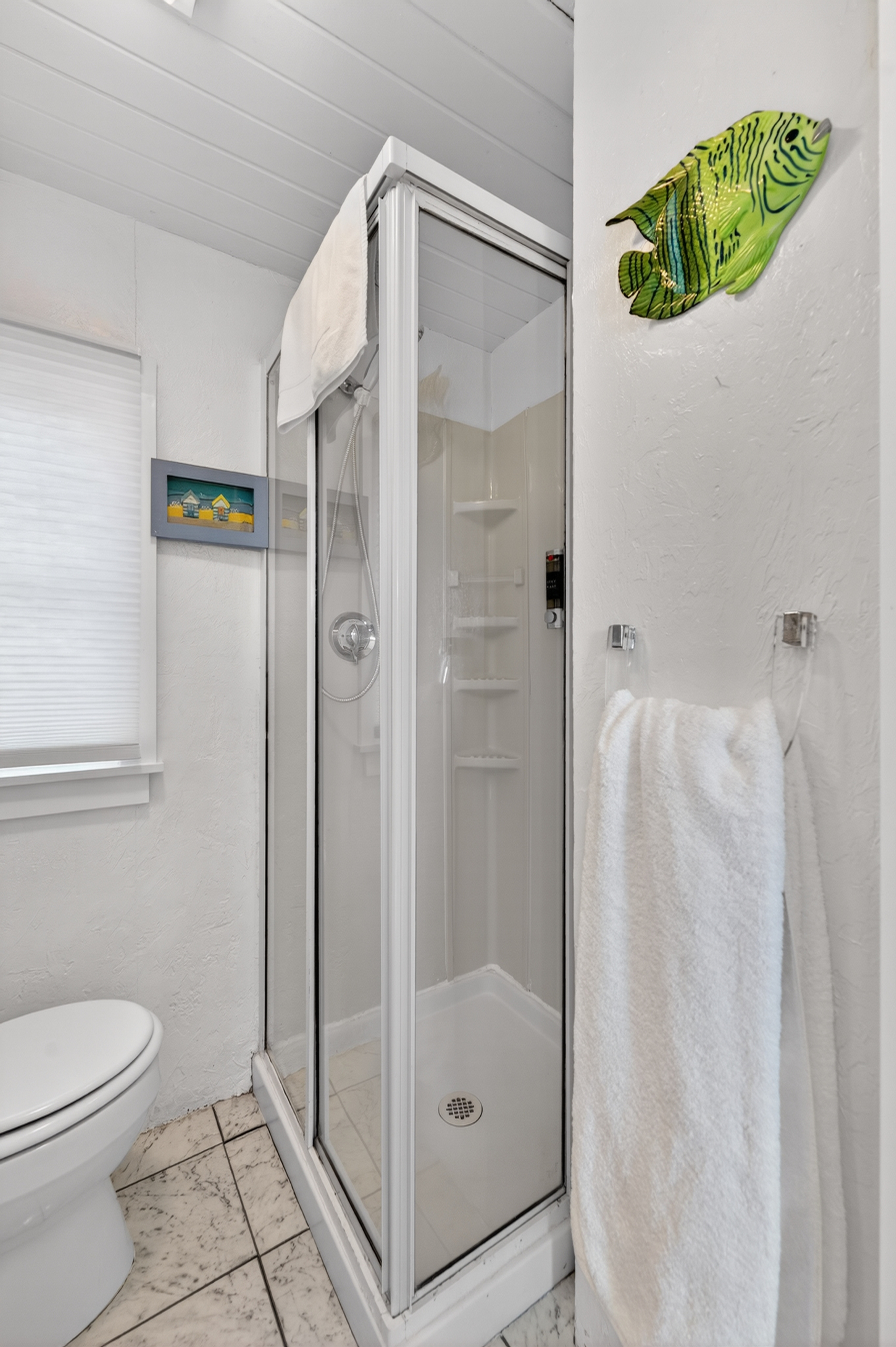 Full bathroom offering clean design, functionality, and everyday convenience.