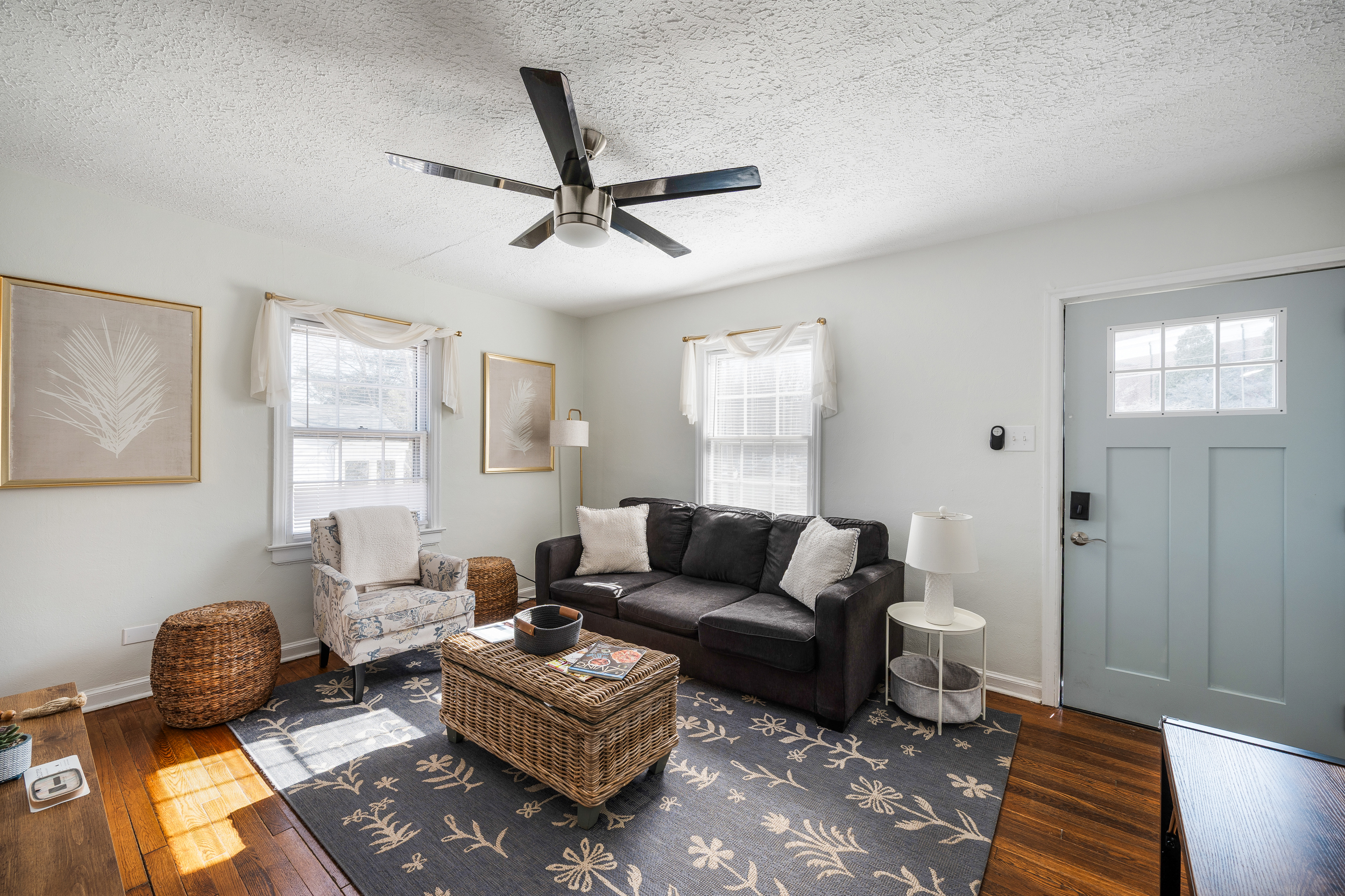 Open and comfortable living room with a queen pull-out sofa, additional seating, dining area, and TV with Xfinity Flex plus streaming apps.