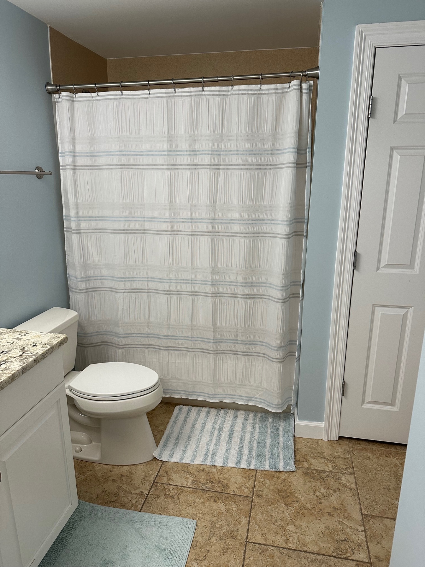 Guest bathroom with tub/shower combo