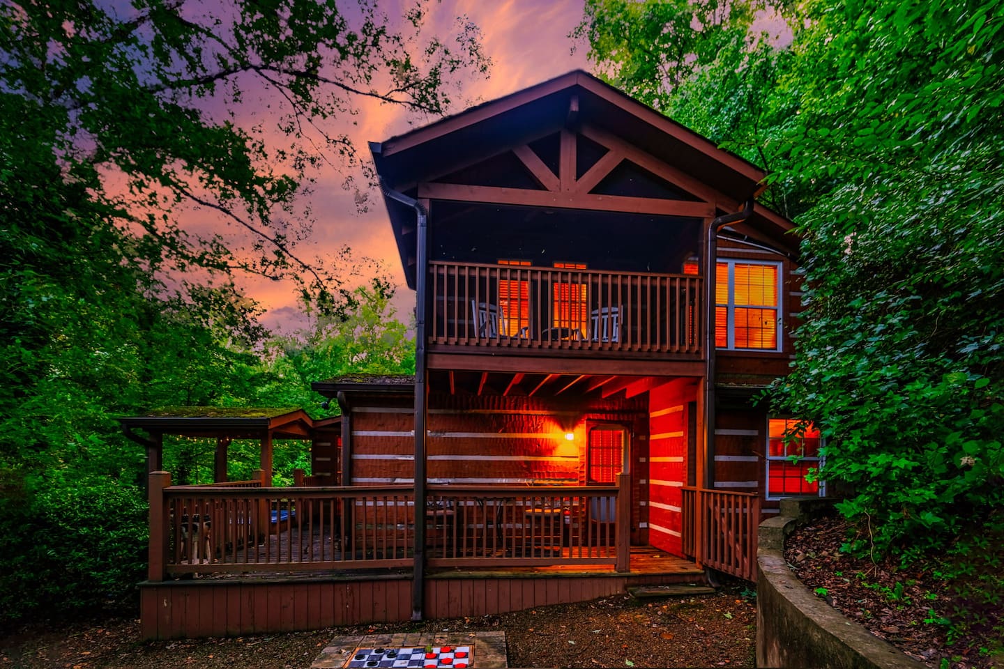 Upstairs King suite private screened balcony.Downstairs back porch.