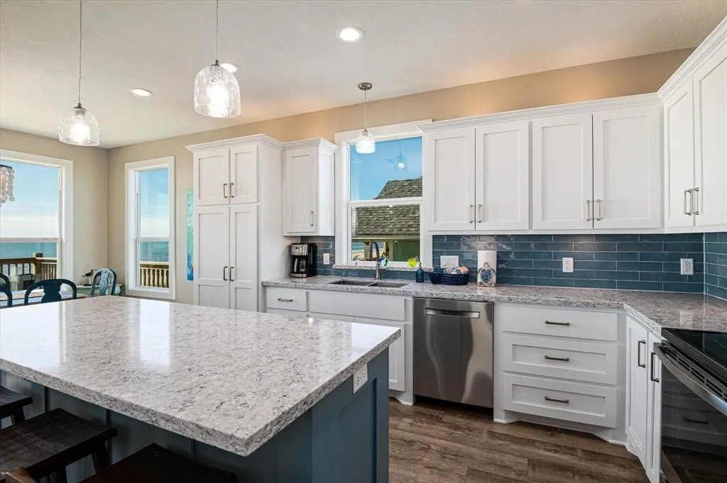 a1cf143335674078b6eb6c7ca9f3b71a | Beachhouse | Texas | TX | Vacation Homes | Galveston | Crystal Beach | Kokomo | Breezy Days | Beachfront Elegance | Sunrise Serenity | Southern Sands Property Management, LLC