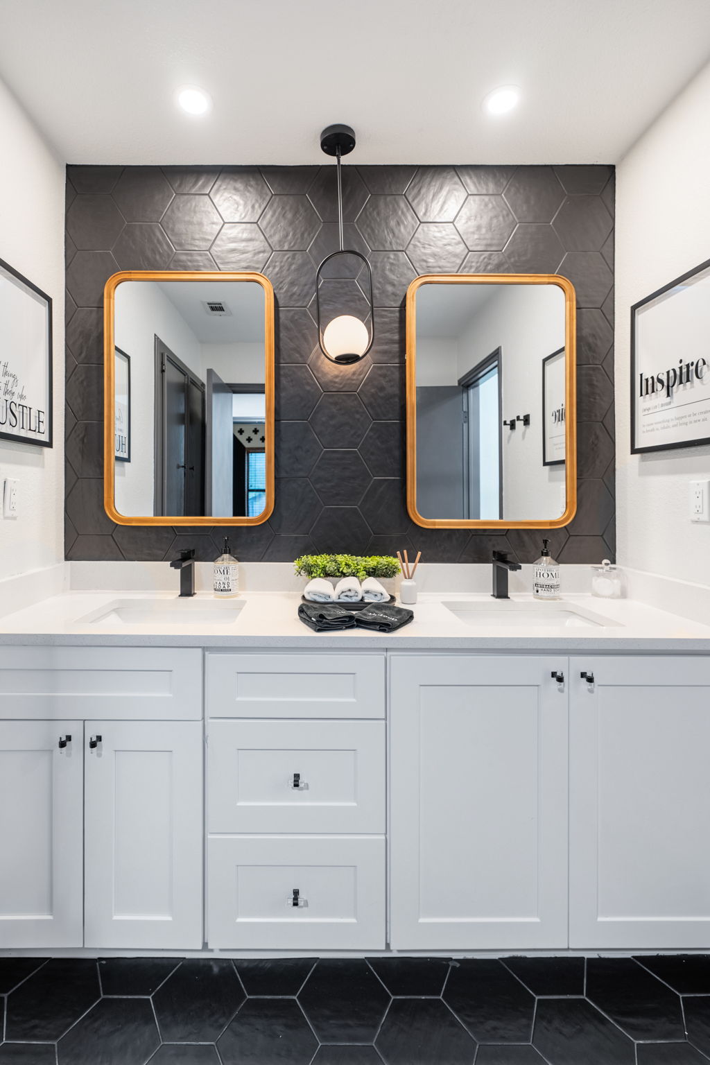 Bathroom Black and White
