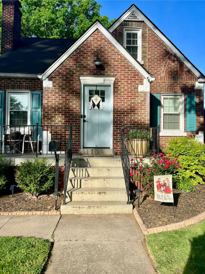Sun shining bright on this old Kentucky home!