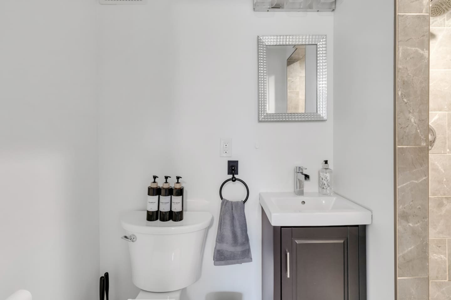 Master bathroom w/shower
