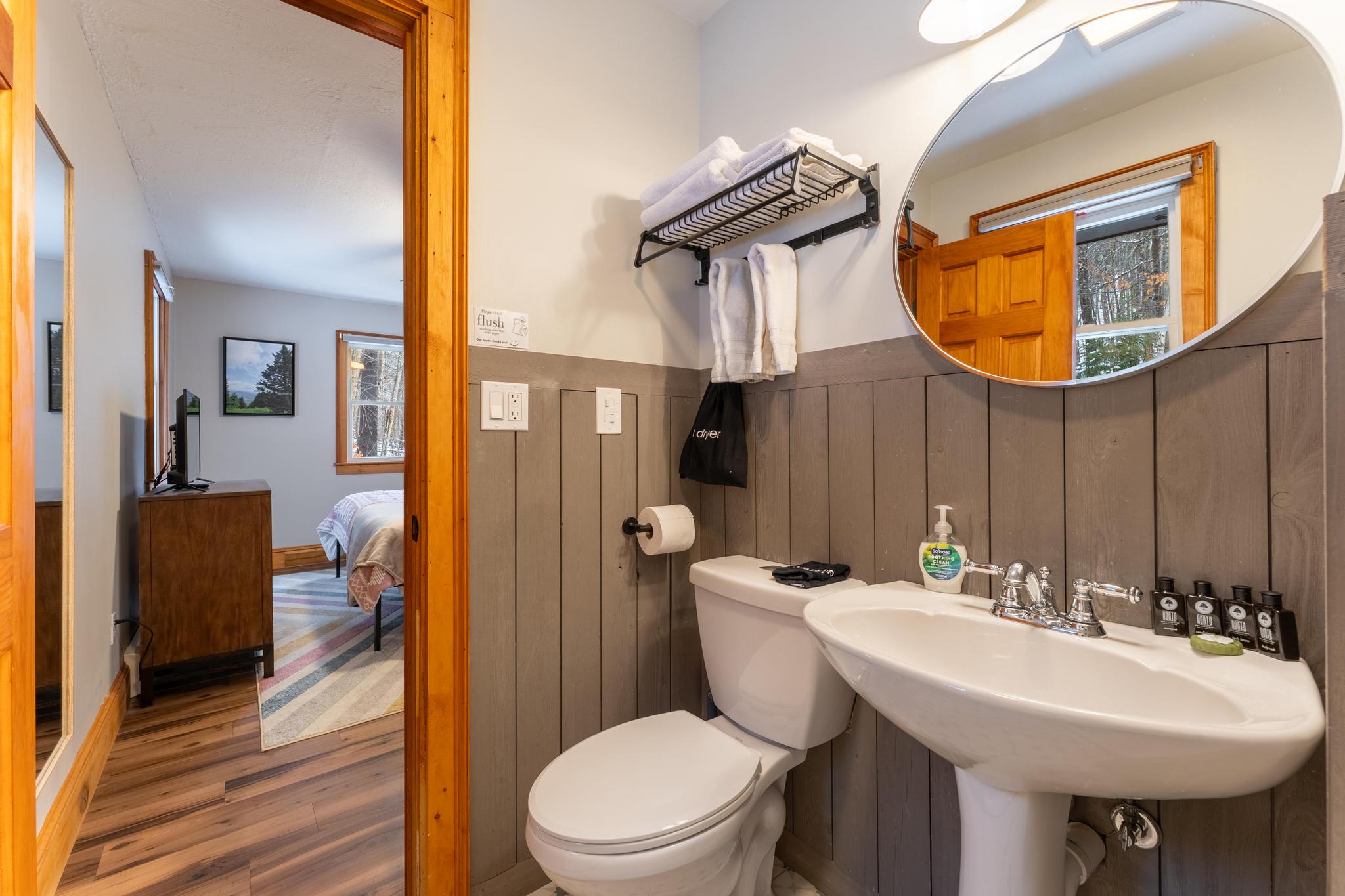 En suite full bath off 2nd floor king room