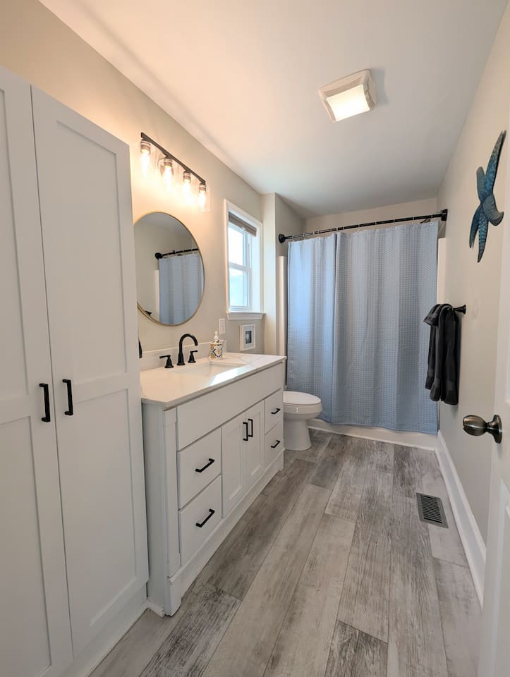 Shower and tub - bath linens provided