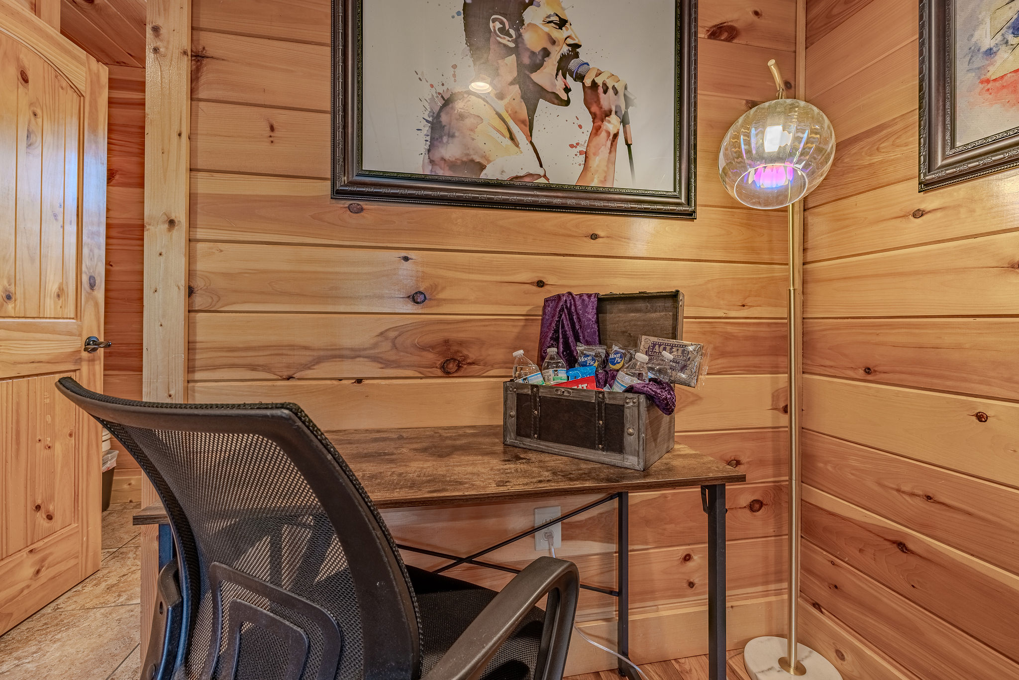 The Songwriters Desk offers a quiet spot for remote work, trip planning, journaling, or a little creative inspiration between Smoky Mountain adventures.
