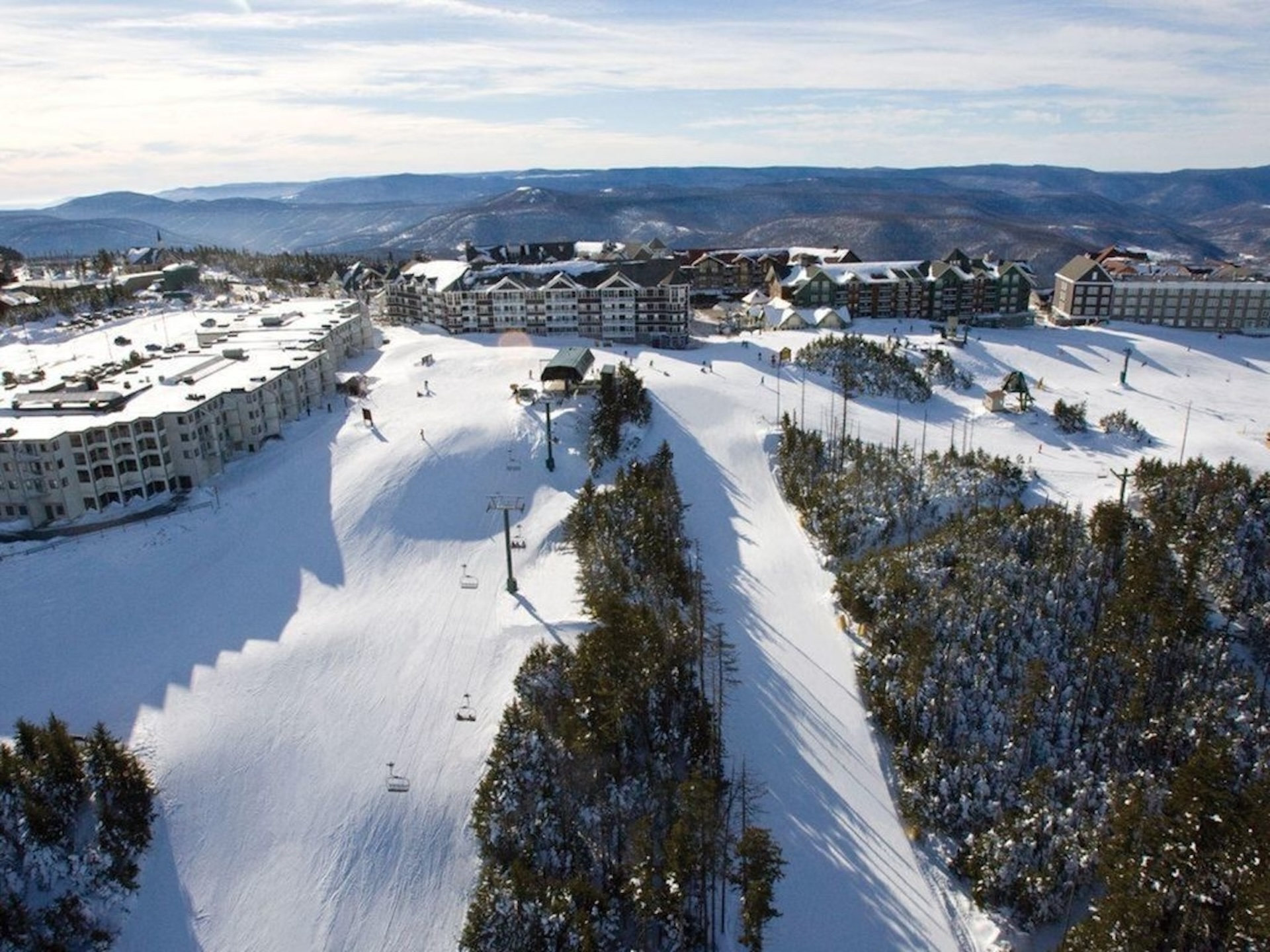 Mountain Lodge is conveniently located at the top of the Ballhooter Lift.