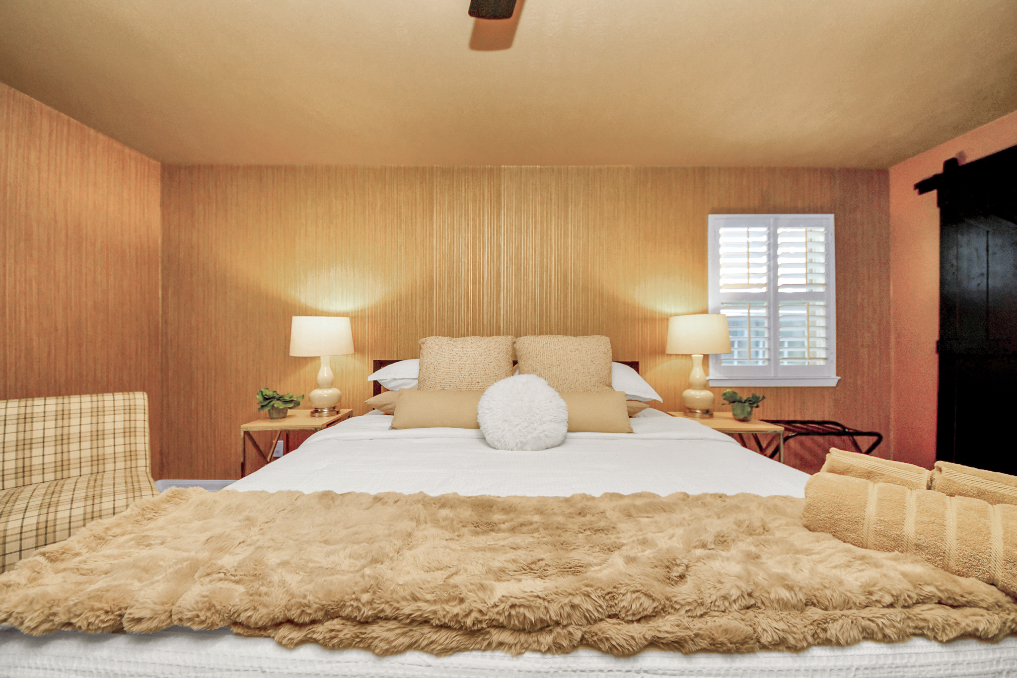 Sleep in refined spaces in style and comfort. 