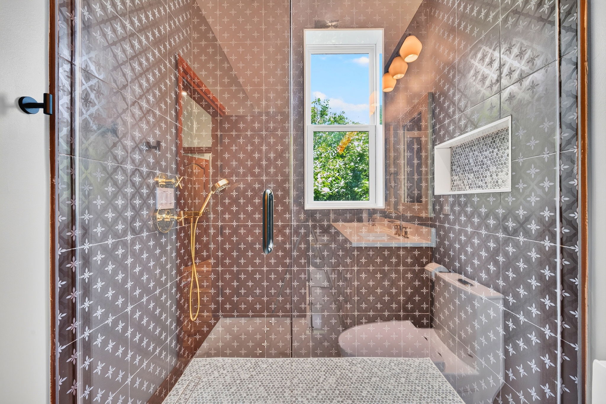 3rd Floor Bathroom 6, Ensuite | Rosewood Retreat | 2605 Palm Blvd, Isle of Palms, SC | IOP Escapes