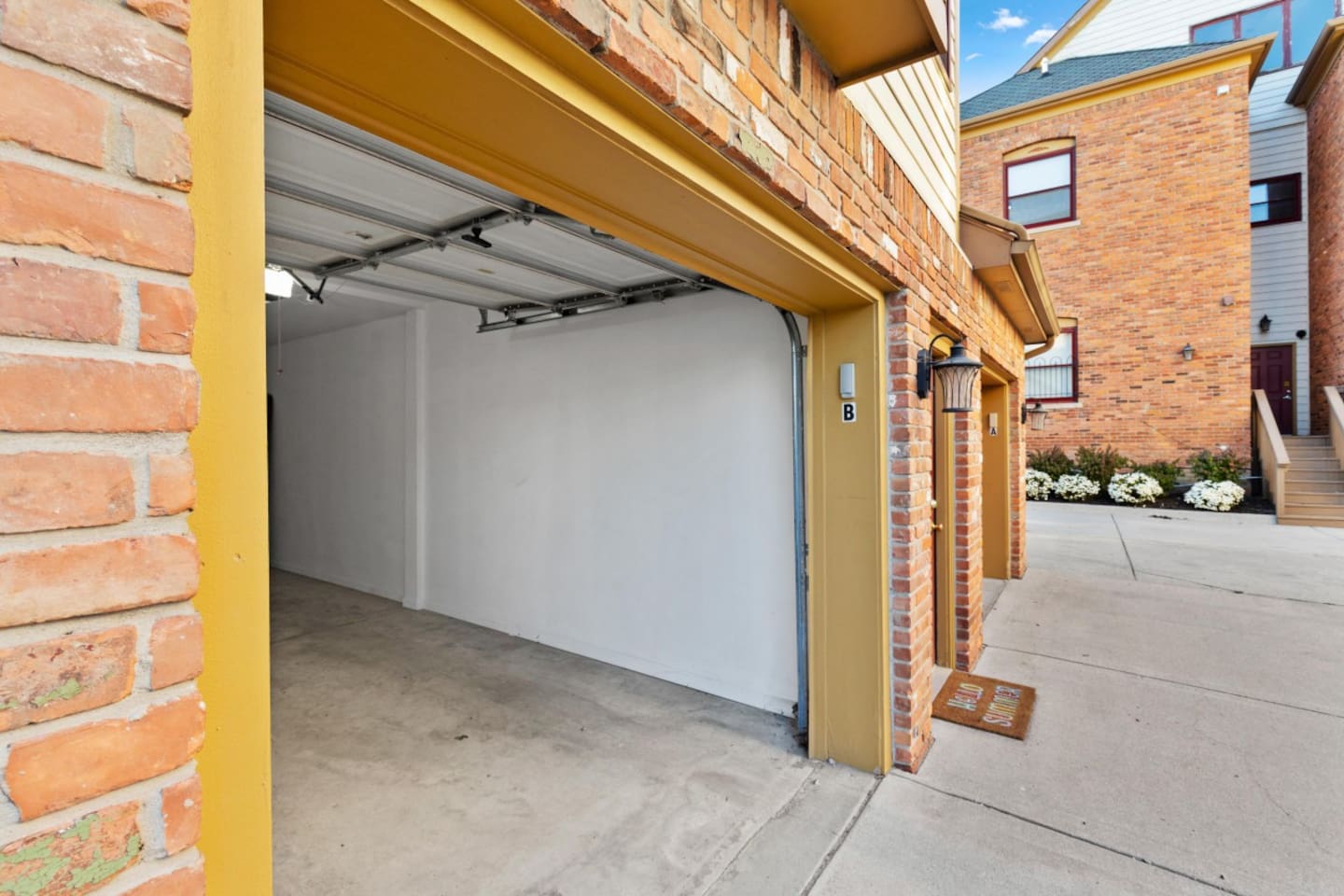 "Free private garage parking should be the first thing listed in the description! A similar place a few blocks towards downtown would add $20-$50 a day to your expense if driving." - Robyn, 5 Star Review