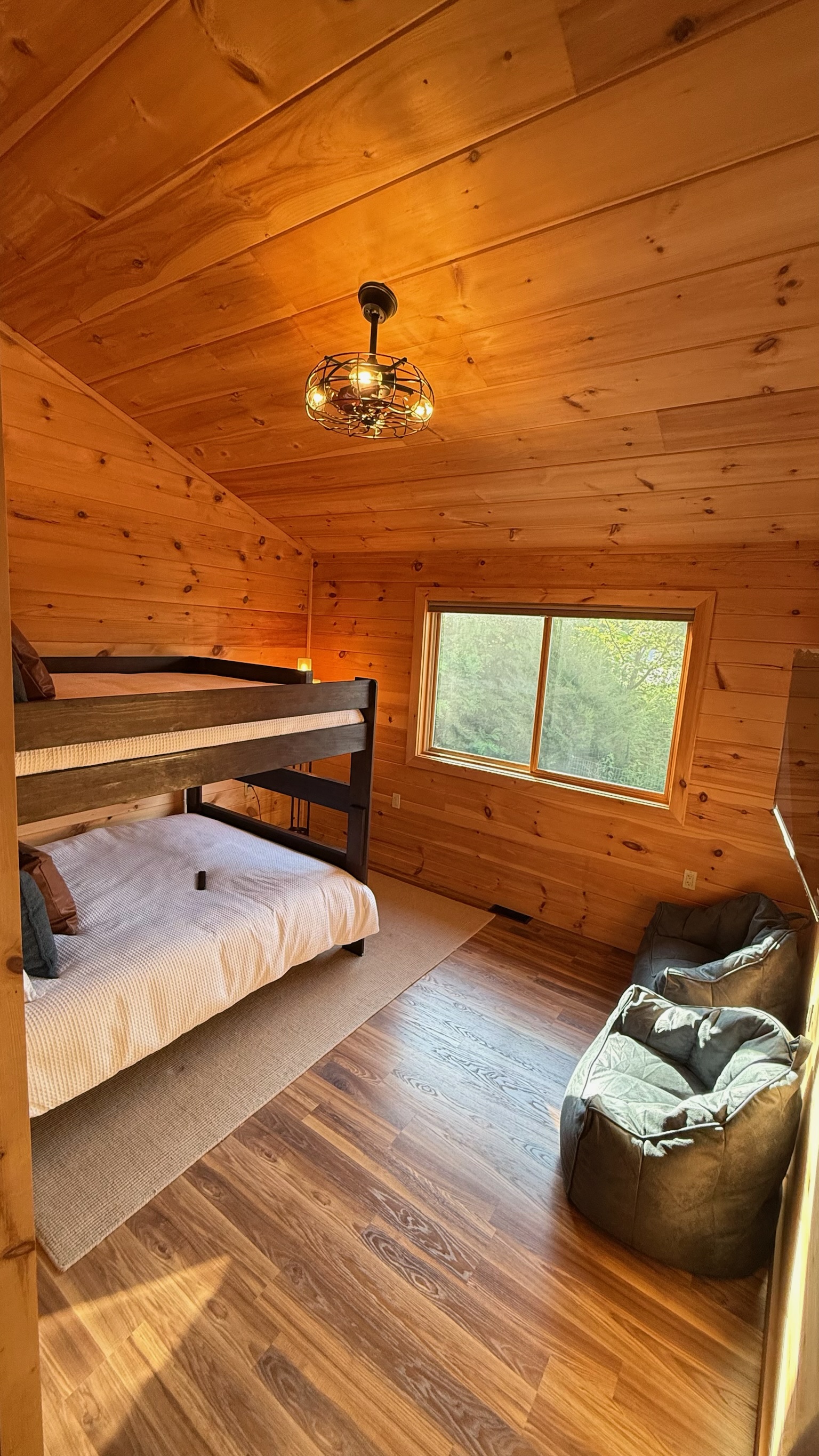 Enjoy an excellent and rejuvenating nights rest in brand new temperature controlled memory foam queen size beds. This is a queen over. Queen bunk, comfortable for even the tallest in your group.