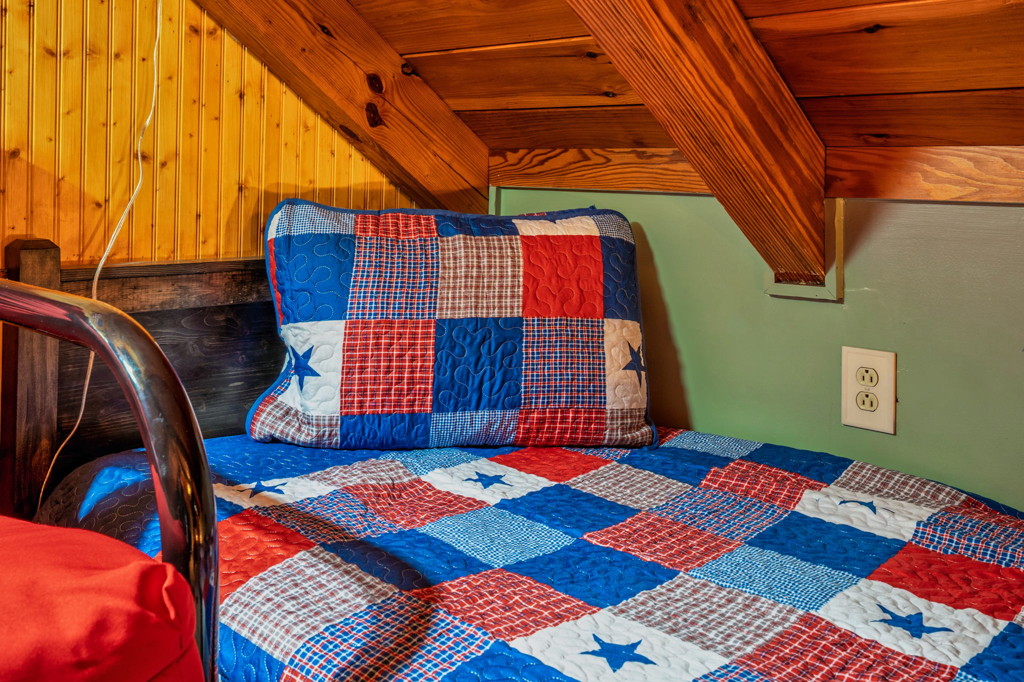 One of the upstairs loft twin beds